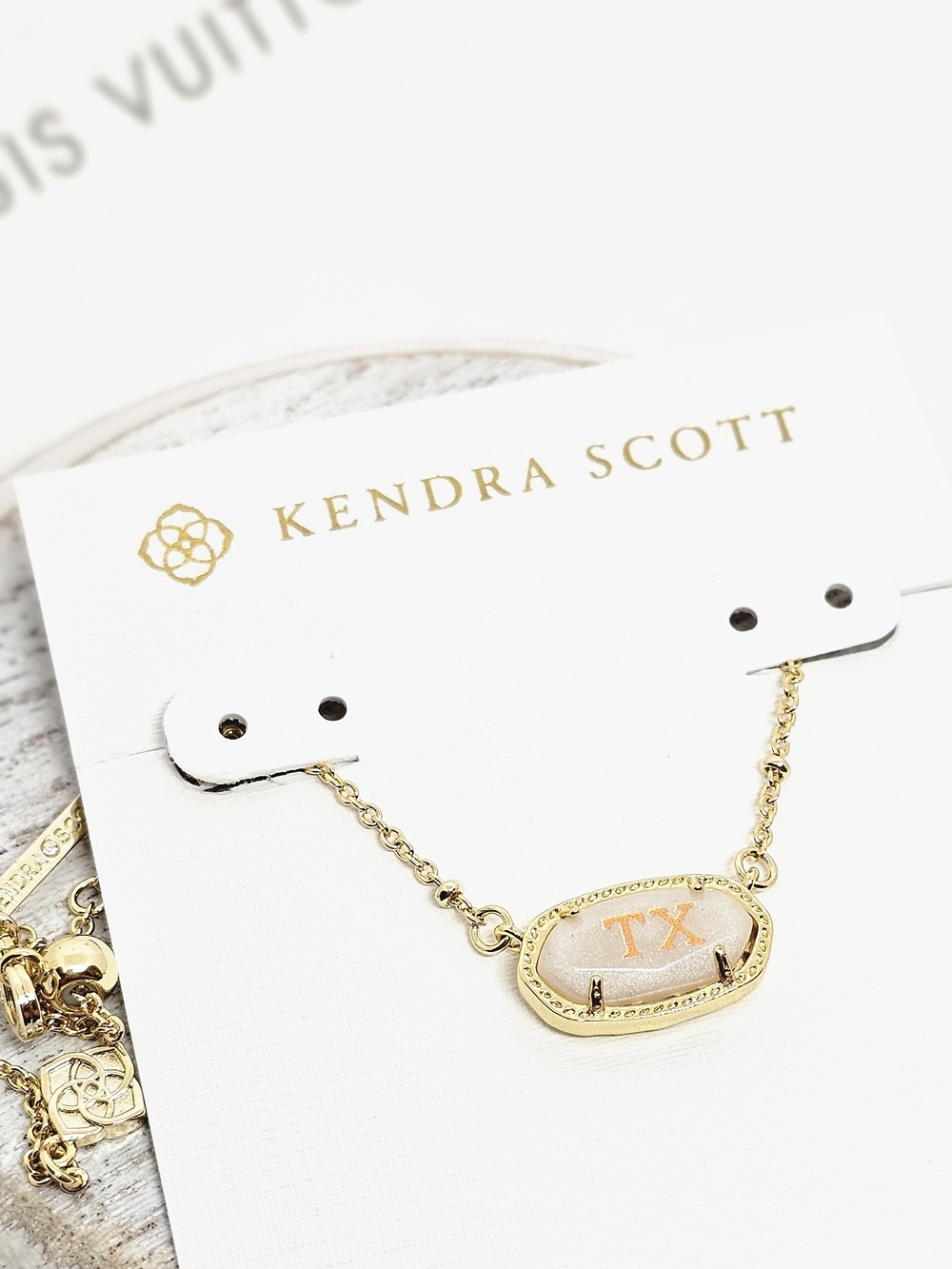 Kendra Scott Gold-tone Necklace with Beige Oval Pendant